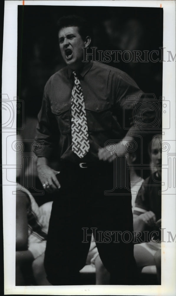 1994 Press Photo Janesville Parker Coach Tom Klawitter strongly offering advice.- Historic Images