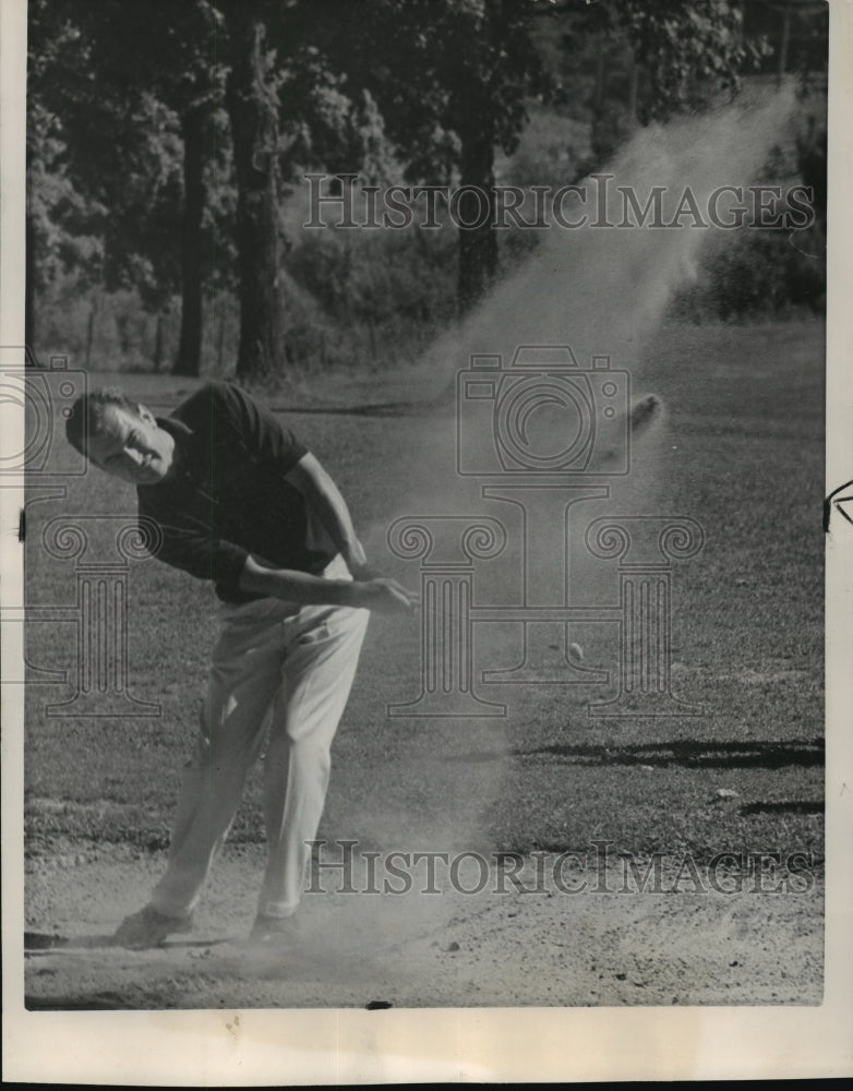 1961 Press Photo Steve Bull during the Wisconsin Open golf championships- Historic Images