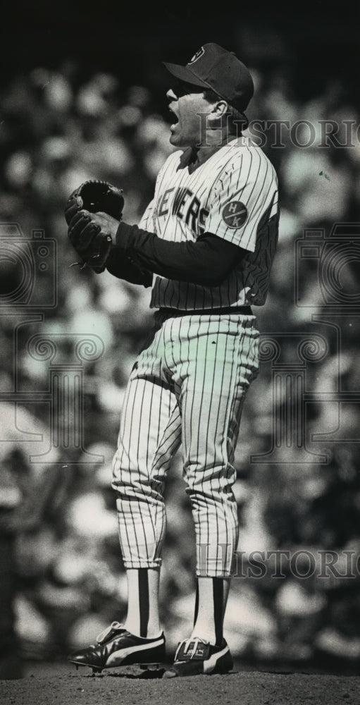 1988 Press Photo Brewers baseball's Teddy Higuera reacts in anger during game- Historic Images