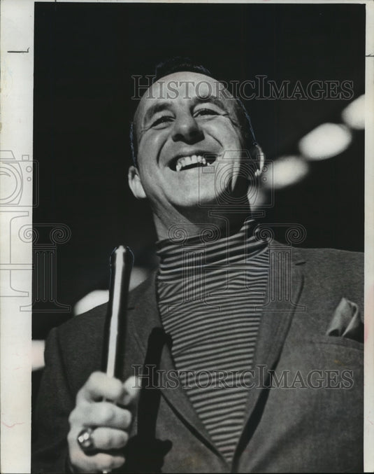 1968 Press Photo Max McGee as emcee at Home Show. - mjt04368- Historic Images