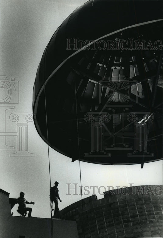 1990 Press Photo Workers topping off silo structure at Dairyland Greyhound Park.- Historic Images
