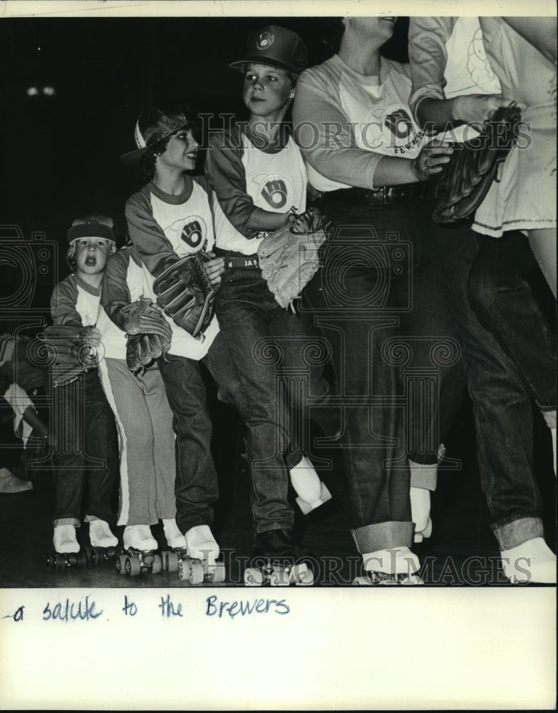 1983 Press Photo Roller skaters perform a Salute to the Milwaukee Brewers- Historic Images