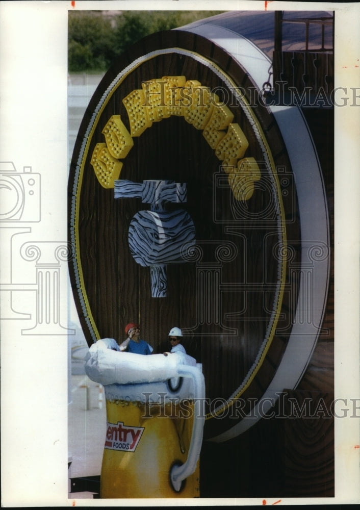Press Photo Workers prepare for Bernie Brewers of the Milwaukee Brewers' return- Historic Images