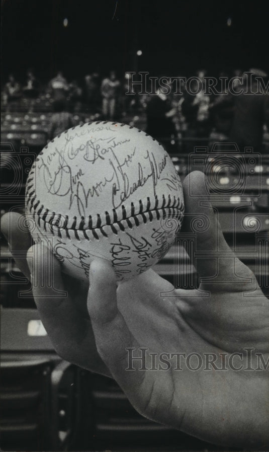 1981 Press Photo Tom Peckman's Autographed Baseball Of Milwaukee Brewers Players- Historic Images