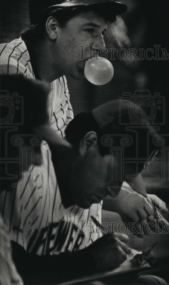 1988 Press Photo Milwaukee Brewer Baseball Team Bat Boy Luke Fera Blowing Bubble- Historic Images