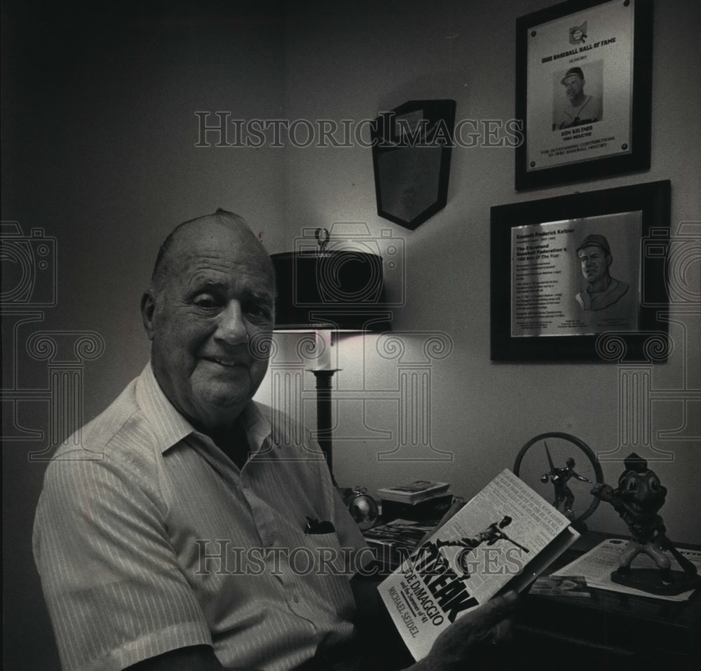 1991 Press Photo Former Cleveland Baseball Player Ken Keltner And DiMaggio Book- Historic Images