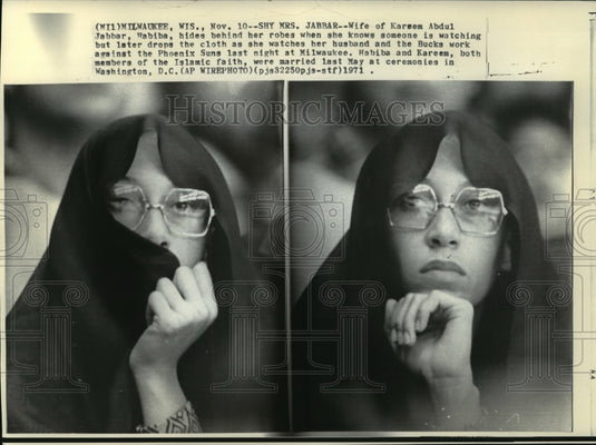 1971 Press Photo Wife of Kareem Abdul Jabbar, Habiba, watches husband's game- Historic Images