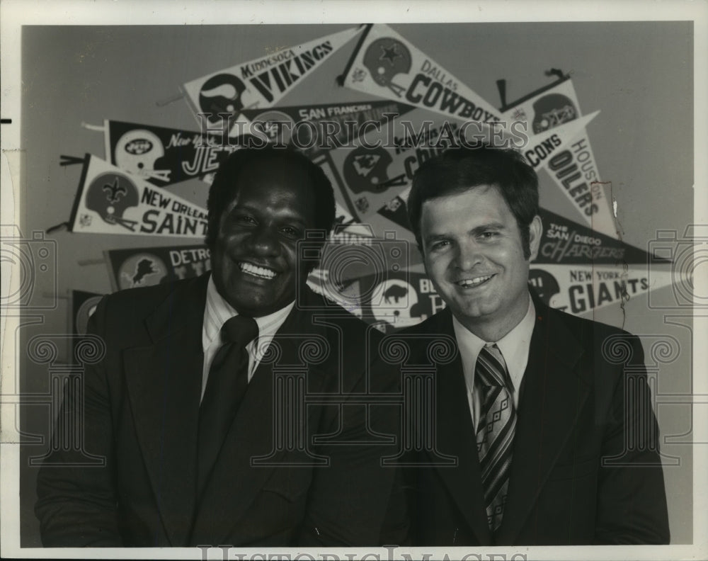 1974 Press Photo Former Packers Willie Davis (L) and Ross Porter, NBC sportscast- Historic Images