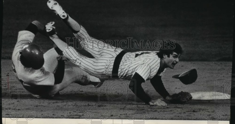 1978 Press Photo Paul Molitor looked up and saw his relay got Butch Hobson.- Historic Images