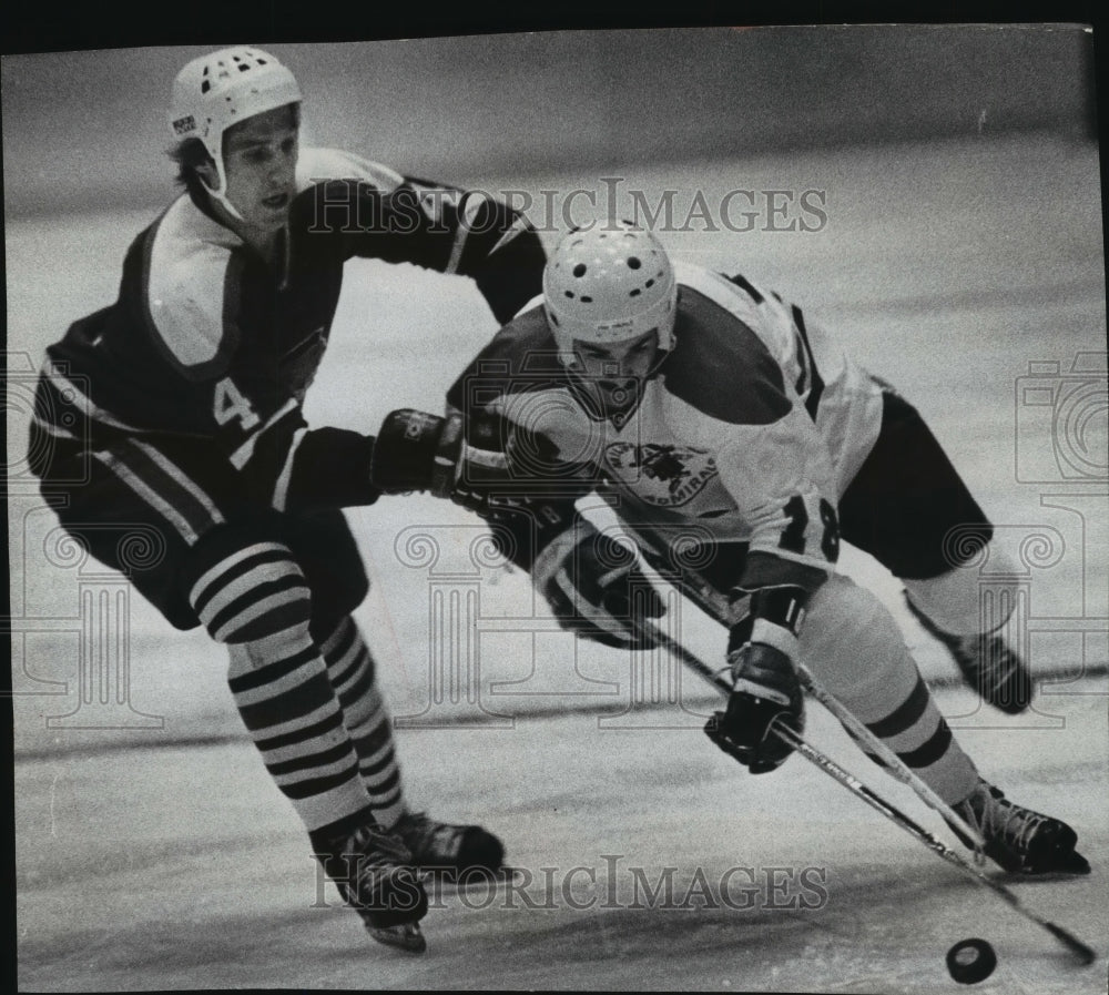 1978 Press Photo Milwaukee Admiral's Myette leans hard to elude Muskegon player.- Historic Images