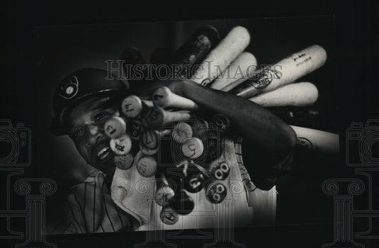 1988 Press Photo Milwaukee Brewers Bat Boy Steve Sampson With Baseball Bats- Historic Images