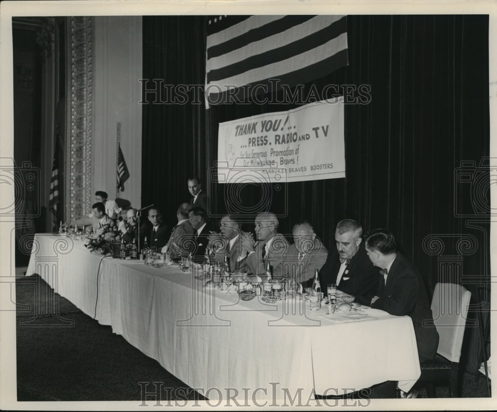 1974 Press Photo Milwaukee Braves Baseball Boosters Fete For Press Appreciation- Historic Images