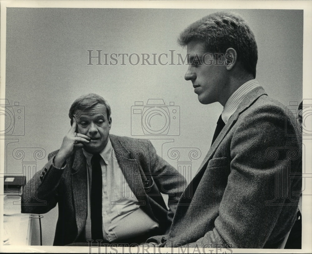 1985 Press Photo Tom Copa, Basketball Player, with Attorney Gerald Boyle- Historic Images