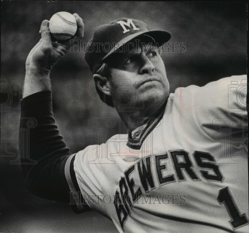 1973 Press Photo Del Crandall throwing a baseball with an angry look on his face- Historic Images