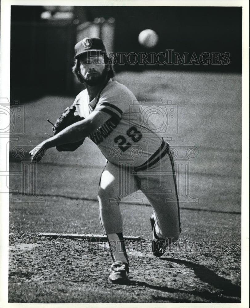 1983 Press Photo Brewers pitcher Jamie Easterly making a pitch, Sun City.- Historic Images