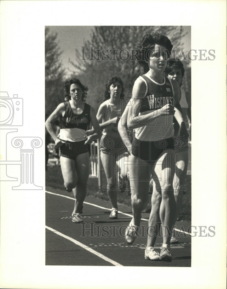 1984 Press Photo Runner Cathy Branta Easker leads the field in UW meet race- Historic Images