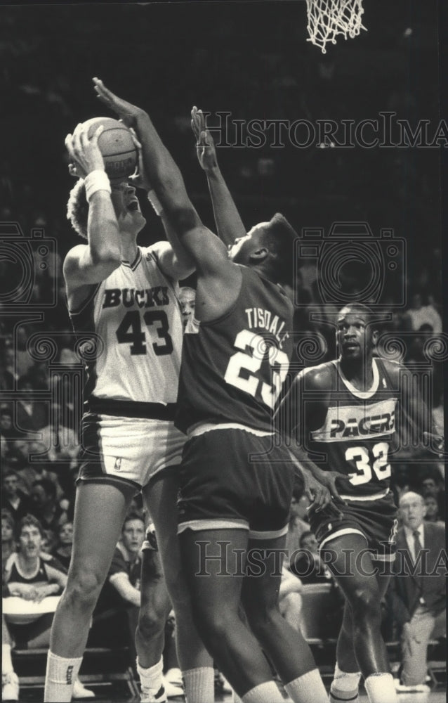 1987 Press Photo Bucks Basketball Player Jack Sikma And Pacers&#39; Waymon Tisdale- Historic Images