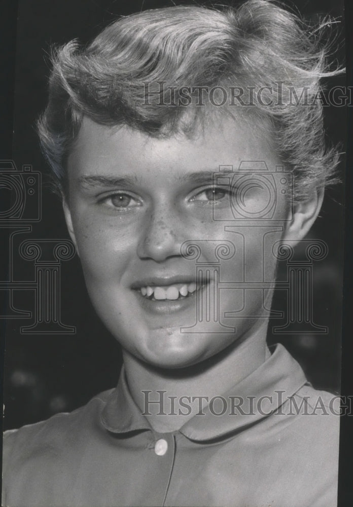 1953 Press Photo Junior Golfer Carol Ann Sorenson Of Janesville, Wisconsin- Historic Images