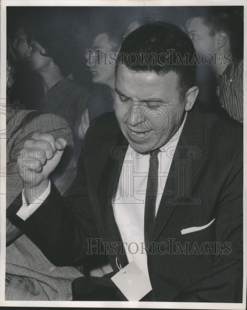 1959 Press Photo John Erickson, Wisconsin Basketball coach cheering team on.- Historic Images