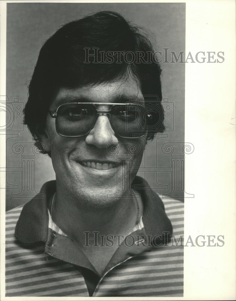 1984 Press Photo Happy Mike DeWitt a Wisconsin Racewalker. - mjt06405- Historic Images