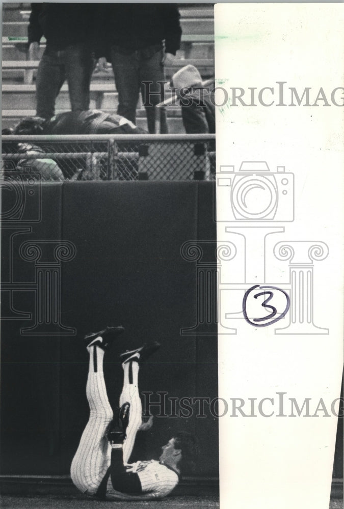 1986 Press Photo Rob Deer Lands On Back After Missing Home Run Baseball Catch- Historic Images