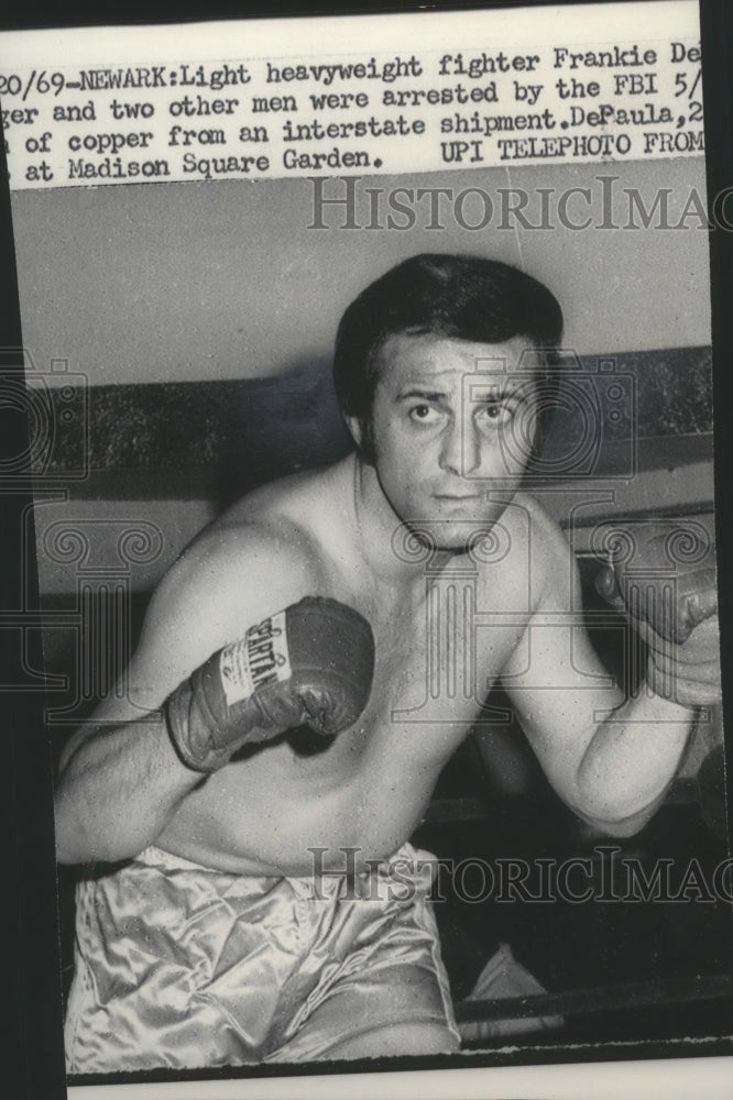 1969 Press Photo Light heavyweight boxer Franke De Paul show his fighting stance- Historic Images