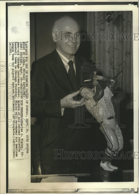 1971 Press Photo Oakland A's - Charles Finley, Owner and Insurance Broker- Historic Images