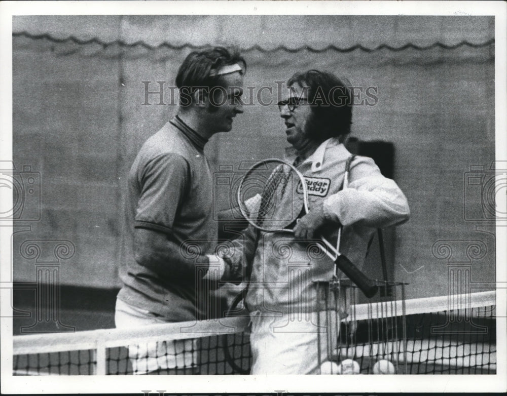 1975 Press Photo Bill Dwyre and Bobby Riggs play tennis - mjt06569 ...