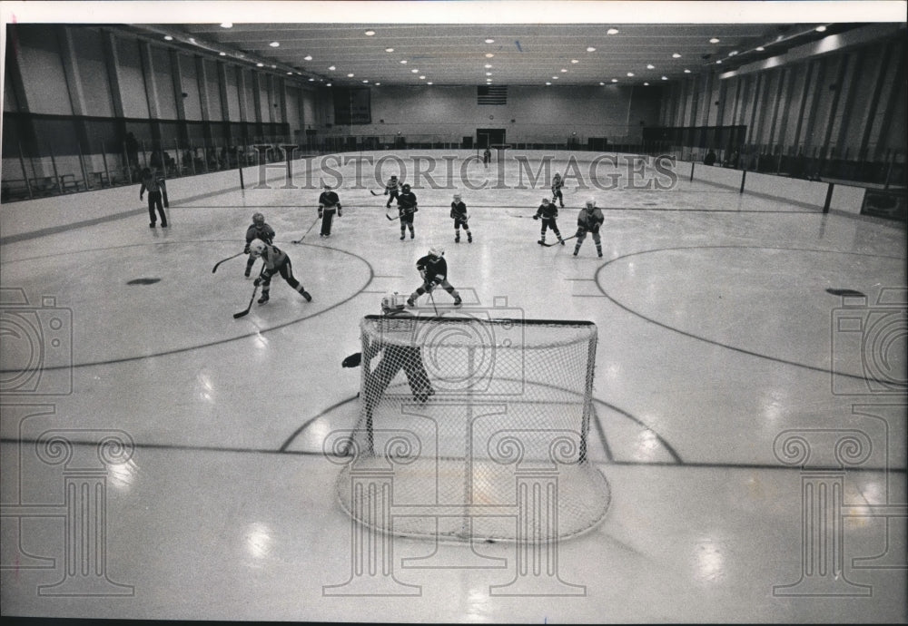 1988 Press Photo Hockey game inaugurates the new Eble Park Ice Arena rink- Historic Images