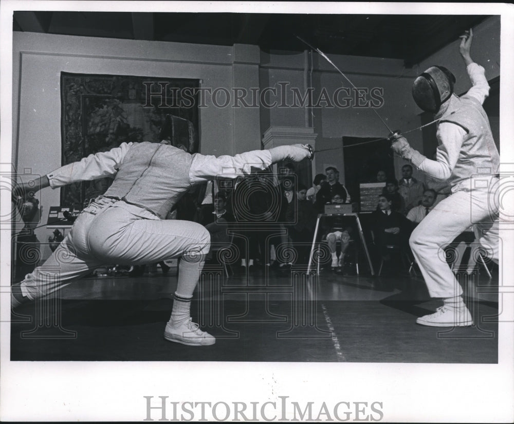 1965 Press Photo Milwaukee Fencers Club members demonstrate their skills- Historic Images