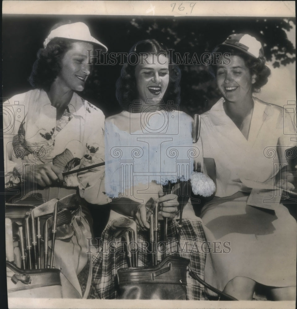 1946 Press Photo A young Mrs. Bruce Fossum, golfer, Mary McMillin and company- Historic Images