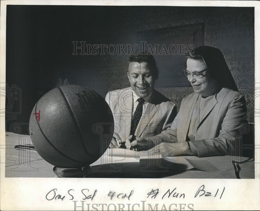 1968 Press Photo Bucks Basketball's John Erickson, St. Joseph's Sister M. Jeanne- Historic Images