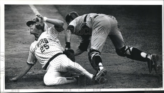 1989 Press Photo Baseball Players Dave Engle Of Milwaukee, Boston's Carlton Fisk- Historic Images