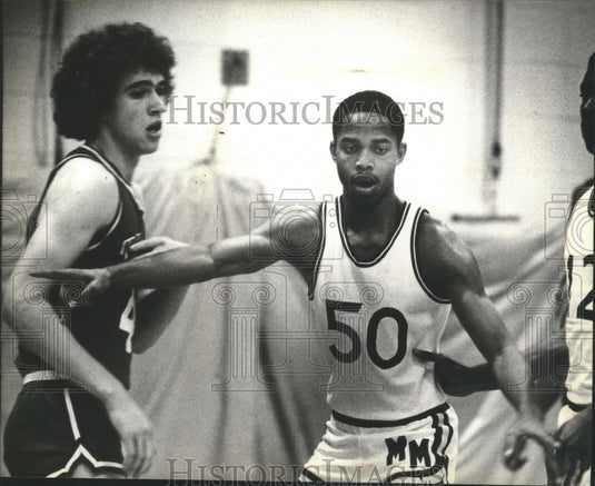 1981 Press Photo Madison's Junior Darryl Flowers ready to react to anything.- Historic Images
