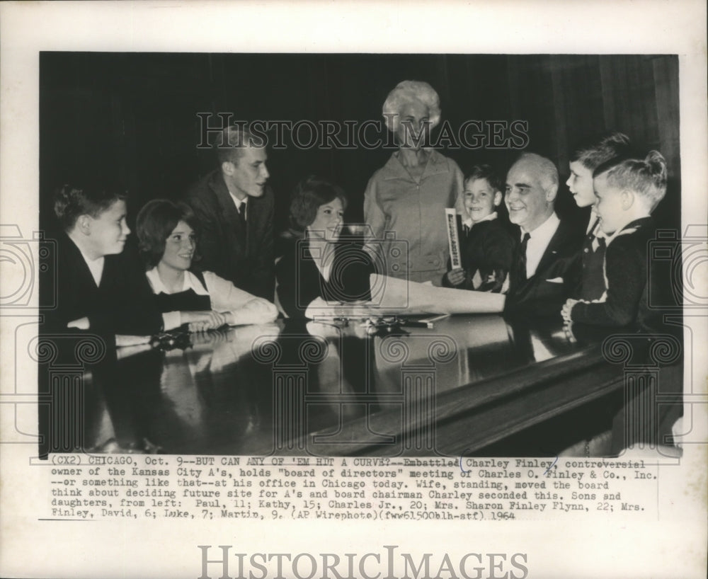 1964 Press Photo Charley Finley with his board of directors (wife and kids).- Historic Images