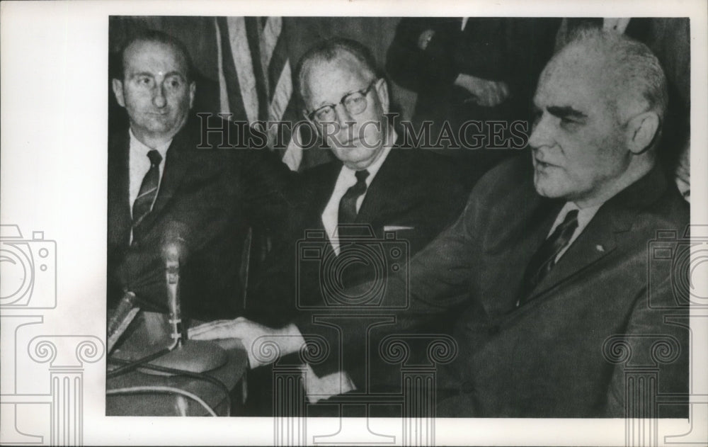 1984 Press Photo Robert Nahas, Mayor John Houlihan And Baseball&#39;s Charles Finley- Historic Images