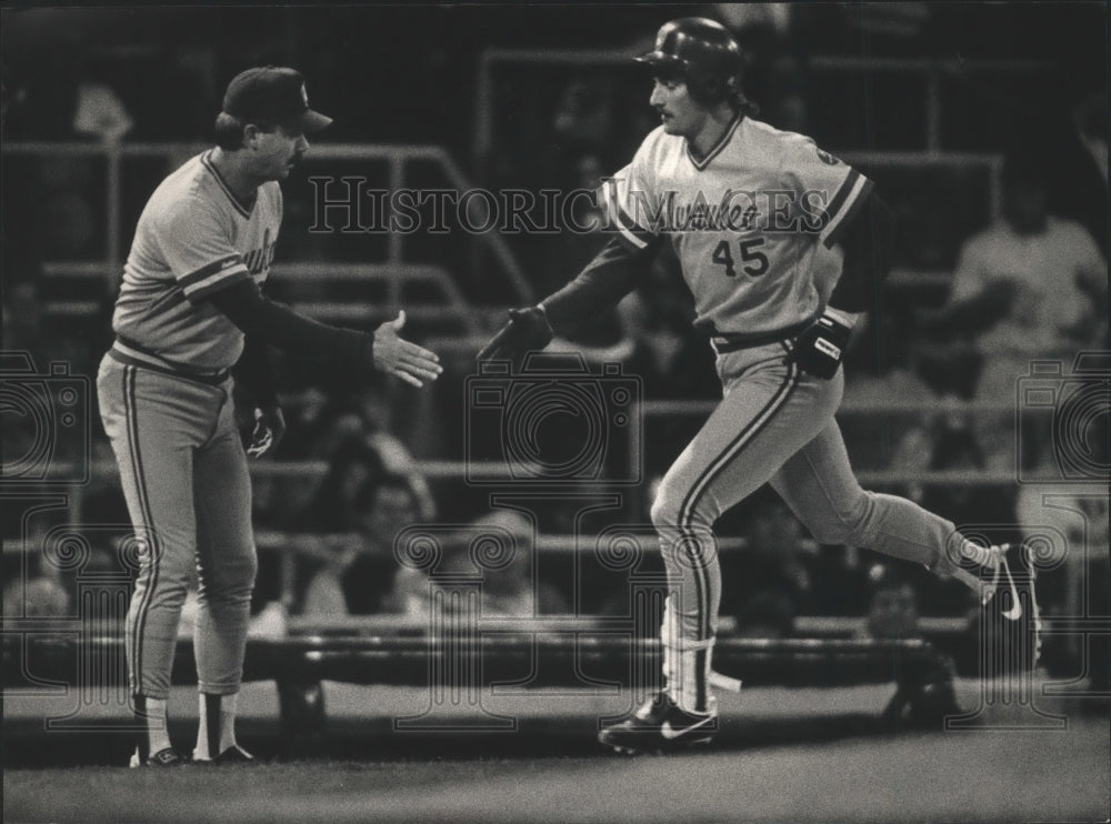 1988 Press Photo Milwaukee Brewers baseball right fielder Rob Deer and teammate- Historic Images