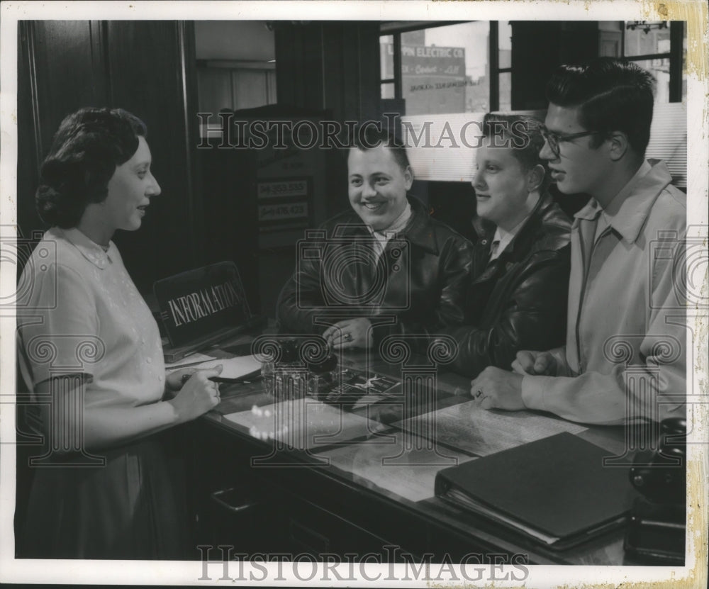 1954 Press Photo Milwaukee Journal Lobby Information Hostess Dorothy Numrich- Historic Images