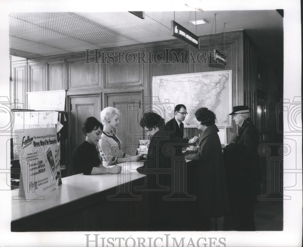 1966 Press Photo Lobby Of Milwaukee Journal Newspaper Building On State Street- Historic Images