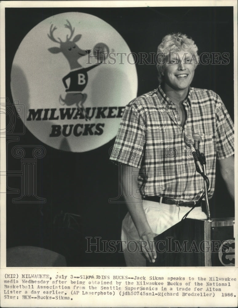 1986 Press Photo New Bucks basketball player, Jack Silka, meets Milwaukee press- Historic Images