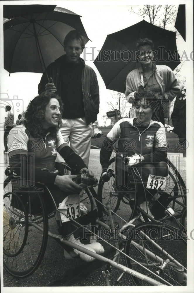 1990 Press Photo Jean Driscoll (L) and Amy Gregson talking after MADD Dash.- Historic Images