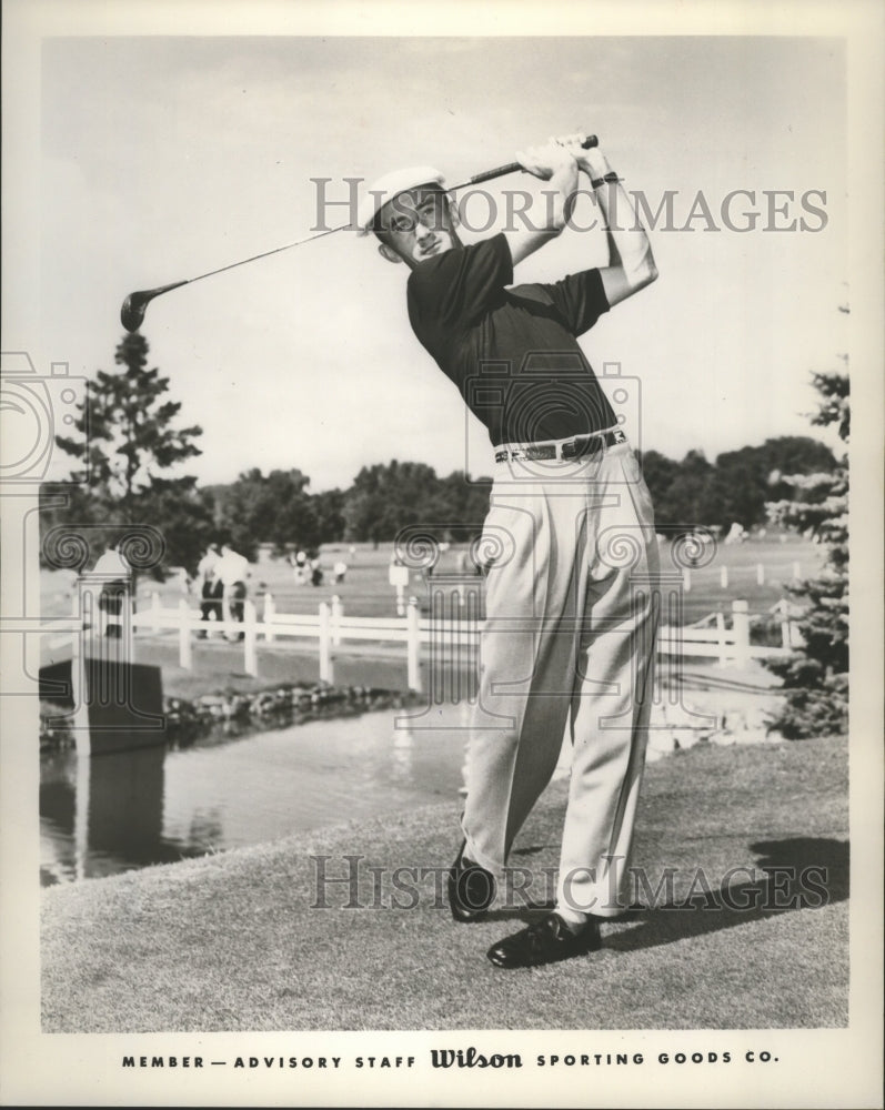 1955 Press Photo American golfer Gardner Dickinson, Jr. shows his form- Historic Images