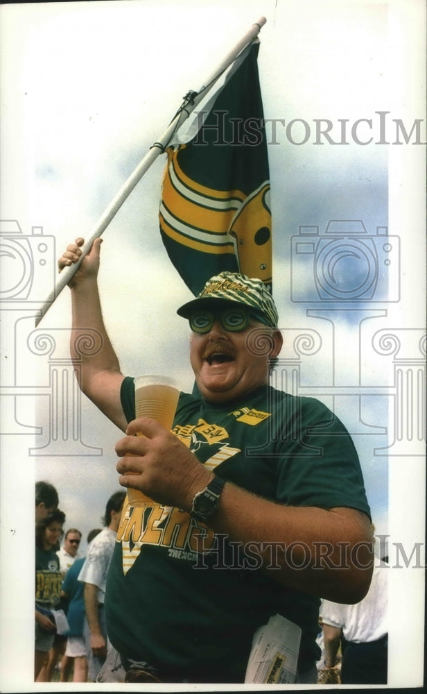 1993 Press Photo Green Bay Packers football fan Bob Granec during game in Tampa- Historic Images