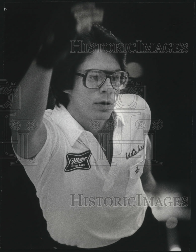 1978 Press Photo Professional bowler Eddie Ressler throws the ball at exhibition- Historic Images