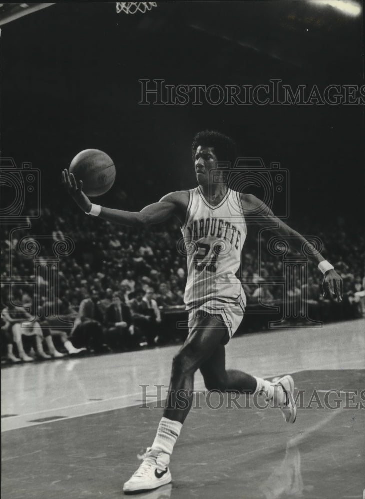 1983 Press Photo Terry Reason of the Marquette Warriors tries to catch the ball.- Historic Images