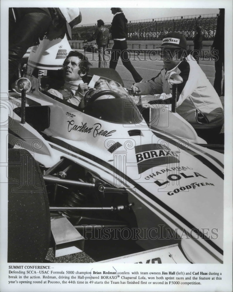 1980 Press Photo Driver Brian Redman with team owners Jim Hall (L) and Carl Haas- Historic Images