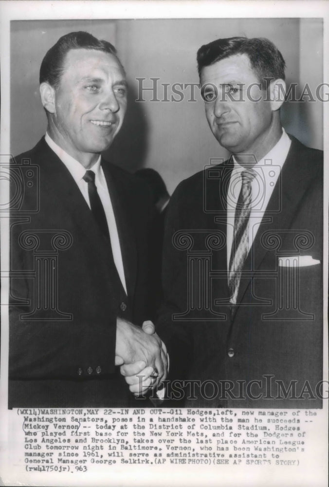 1963 Press Photo Gil Hodges, left, Washington Senators, and Mickey Vernon.- Historic Images