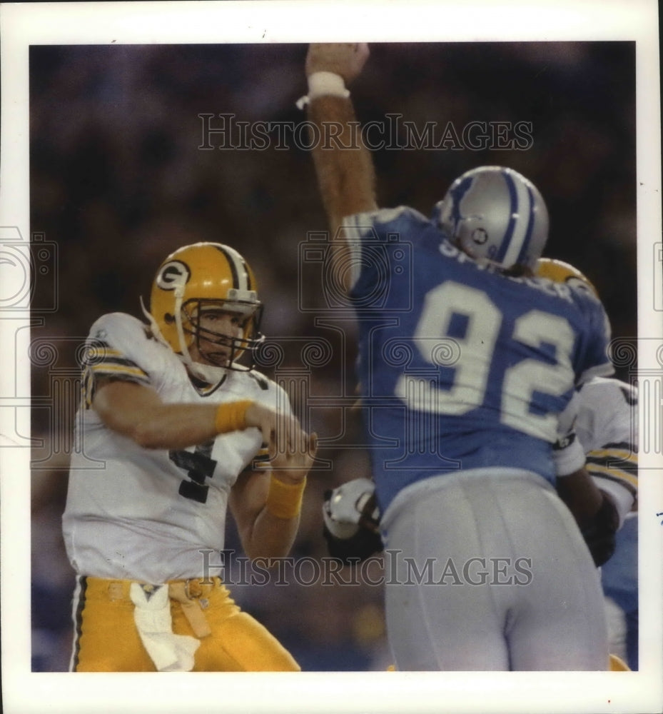 1992 Press Photo Packers football&#39;s Brett Favre remains cool during game- Historic Images