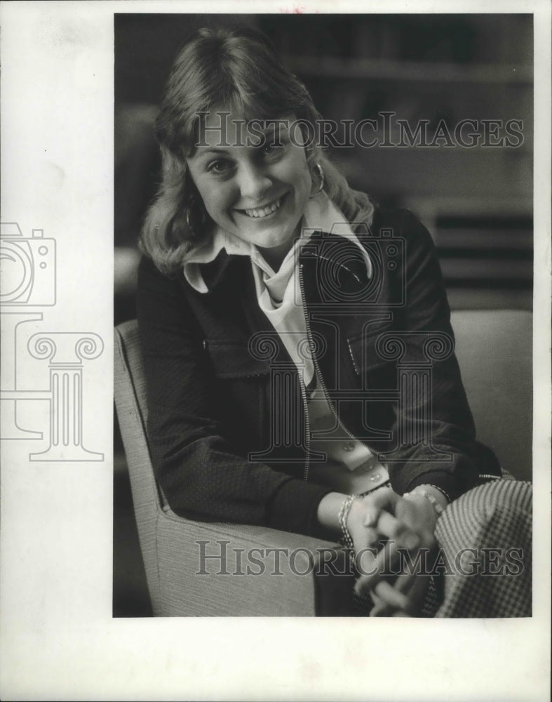 1974 Press Photo Portrait of professional snowmobile racer Karlyn Elgin.- Historic Images