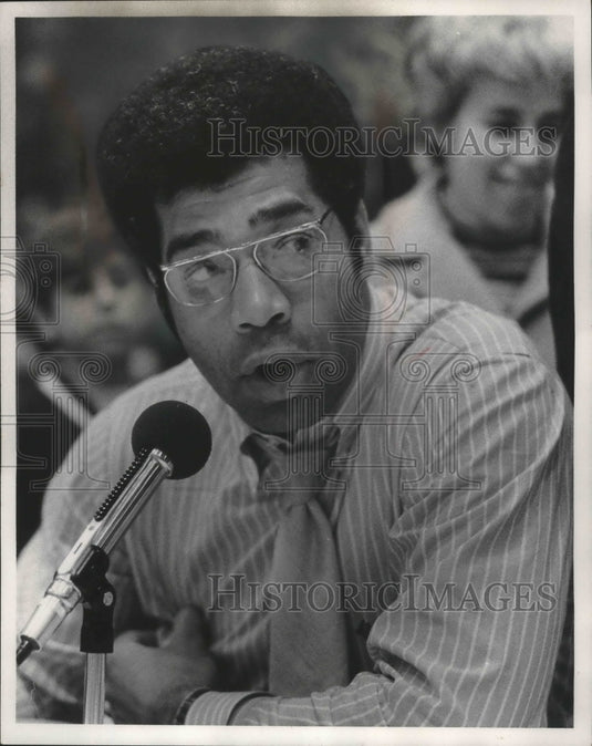 1989 Press Photo Ex-Milwaukee Bucks' Wayne Embry returns as sports commentator- Historic Images